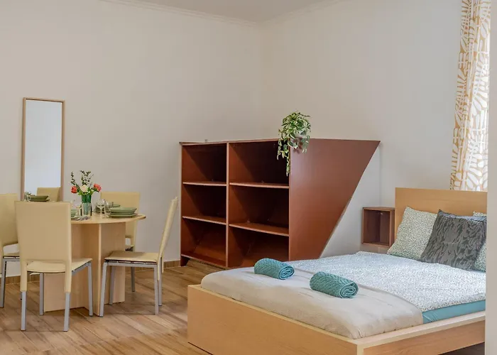 Prater Street Charm Your Getaway Budapeşte